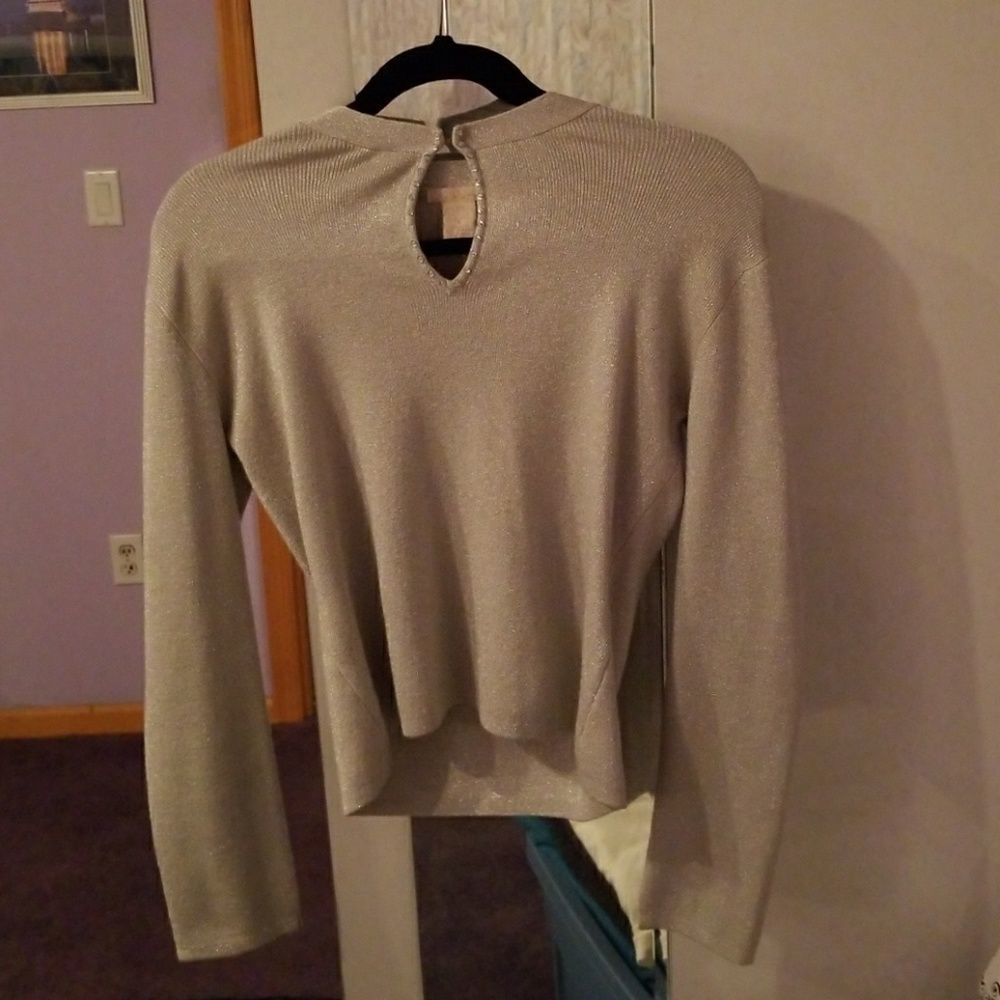 Silver keyhole sweater size: M